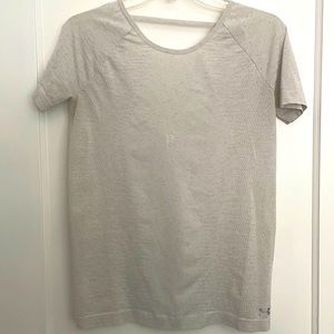 Under Armour Low-back Active Shirt - Small